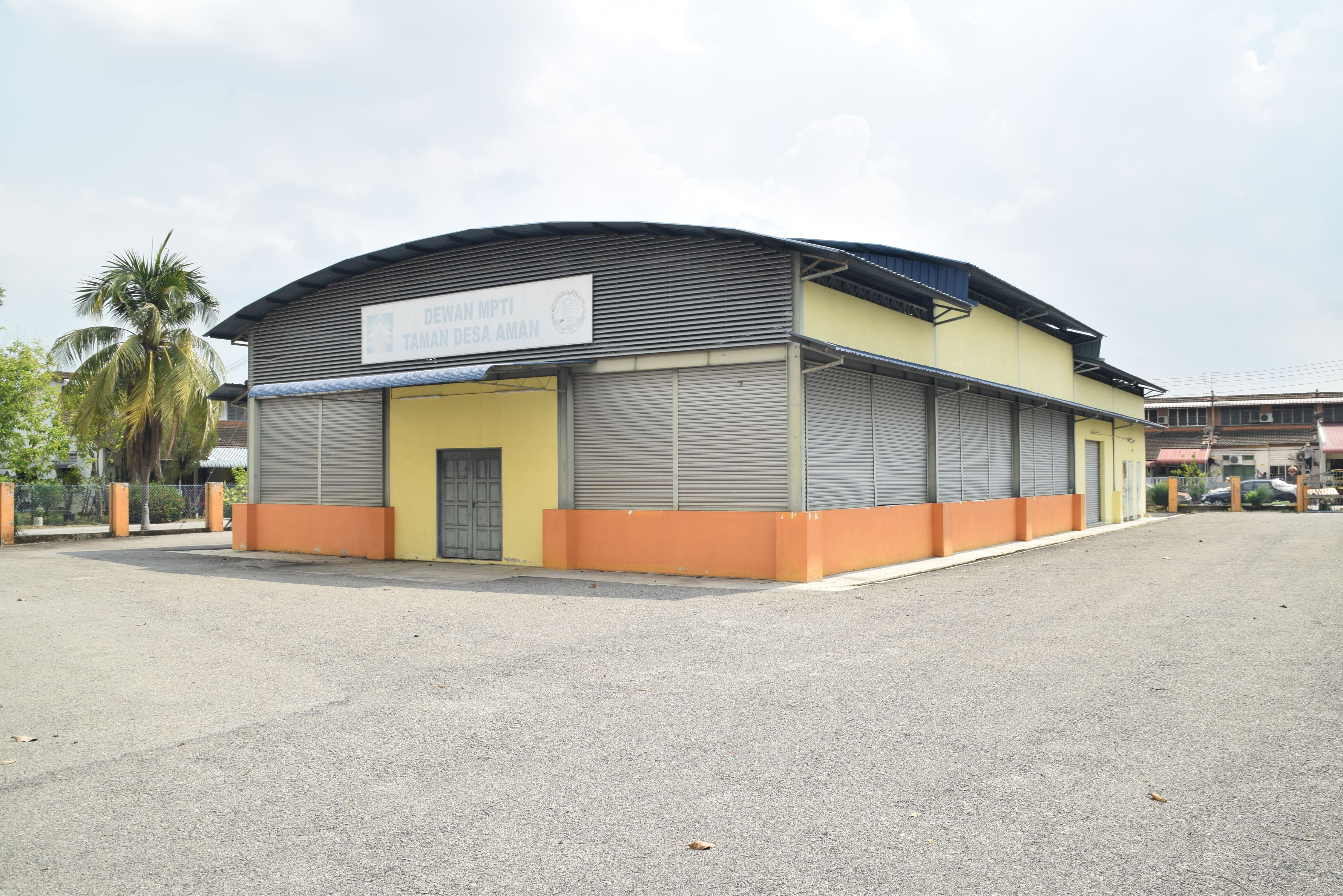 Dewan TMN Desa Aman, Batu 6, Teluk Intan